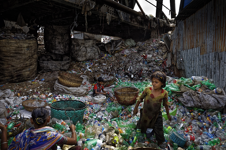 Bluocean Planet vs Plastic copyright Randy Olson 2