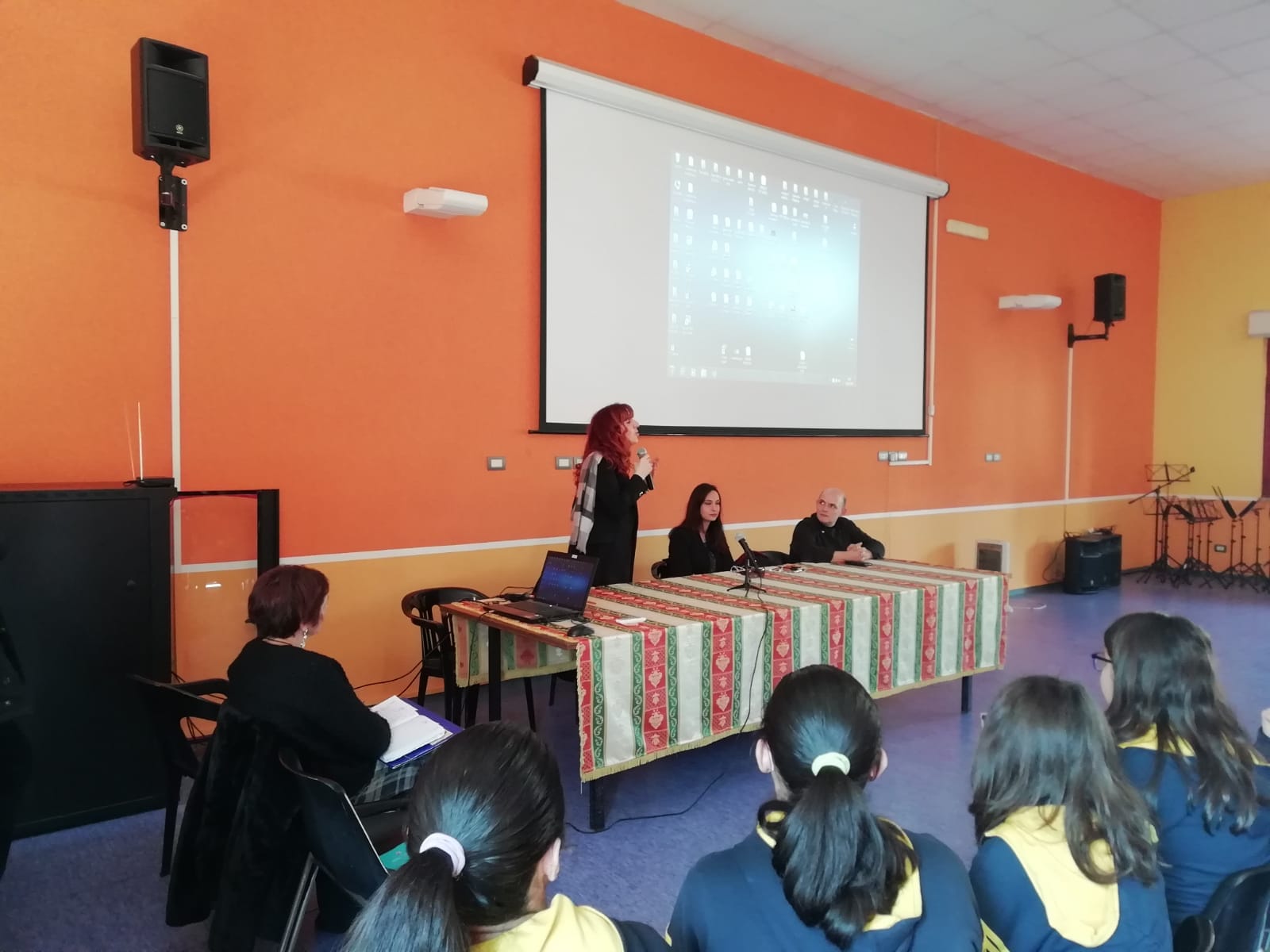 RC La Dirigente dellic Falcomatà Archi Serafina Corrado introduce lincontro sulla legalitÃ